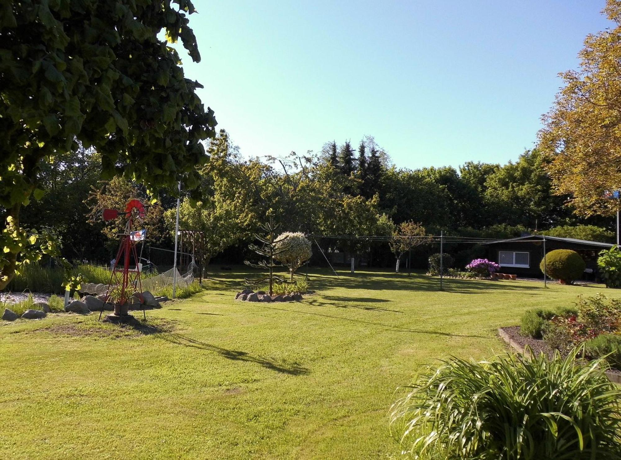 Bungalow Und Ferienwohnung Auf Ruegen Kluis Exterior photo